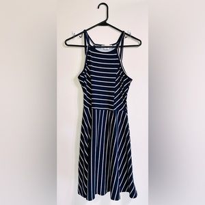 LOVELY beachy blue & white midi dress, size M